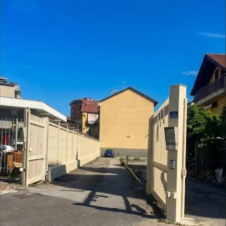 Dora&stadiumgate 169